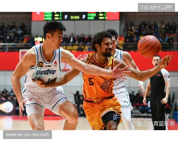 莫布里与阿伦双塔组合闪耀赛场，助力球队迎来关键胜利